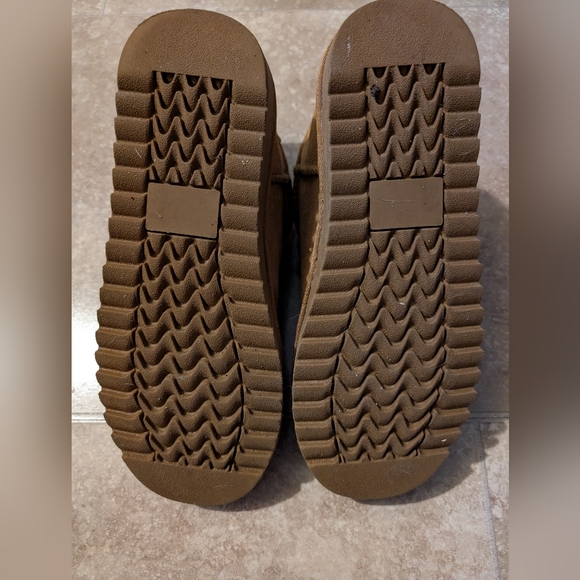 🤎 Steve Madden Faux Fur Lined Suede Booties - Picture 12 of 12